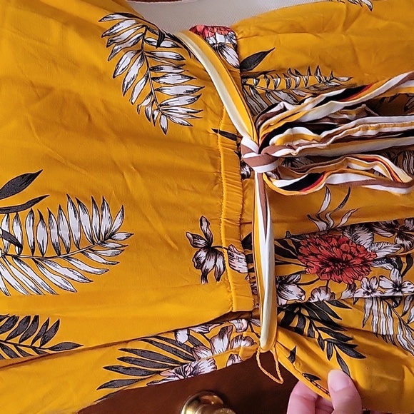 Lane Bryant Womens Jumpsuit Yellow Floral Tie Waist V Neck in Size 16 - Picture 3 of 14